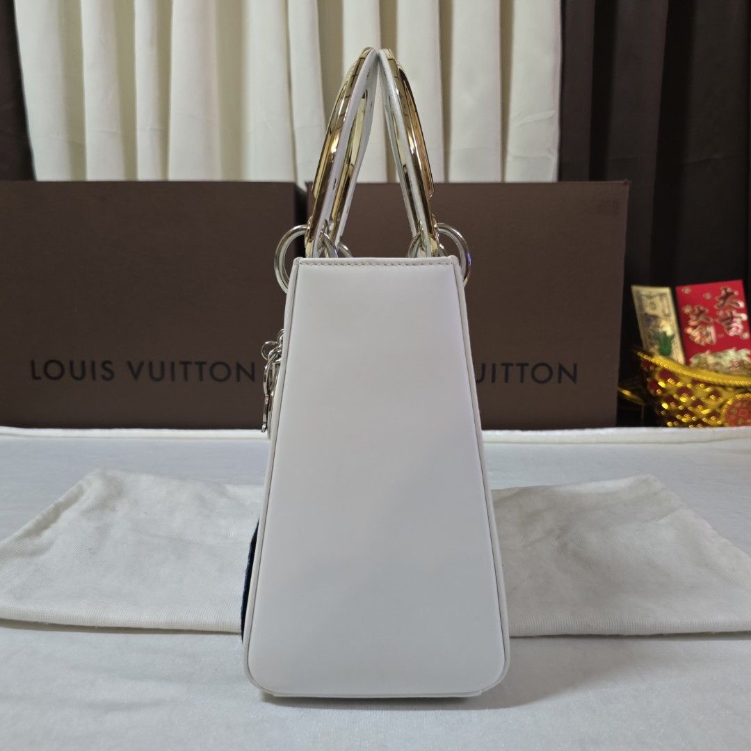 Lady Dior Med.🤍🤍limtd.edt (Category: Luxury Bags & Wallets) located in Paranaque City. Submitted by kyshei (Listing ID 1438216614, Image 3). Description: 💯legit /orig with dustbag authen.cards ❌️no strap‼️‼️‼️ last price posted.