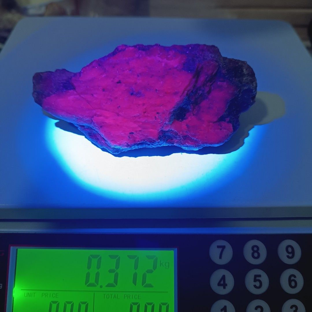 Large Pc Ruby Stone (Category: Other Home Decor) located in Kuala Lumpur. Submitted by alise_crystal (Listing ID 1438133107, Image 1). Description: 372+- large Pc of kind of Ruby Stone, with cracked pls refer last pic.