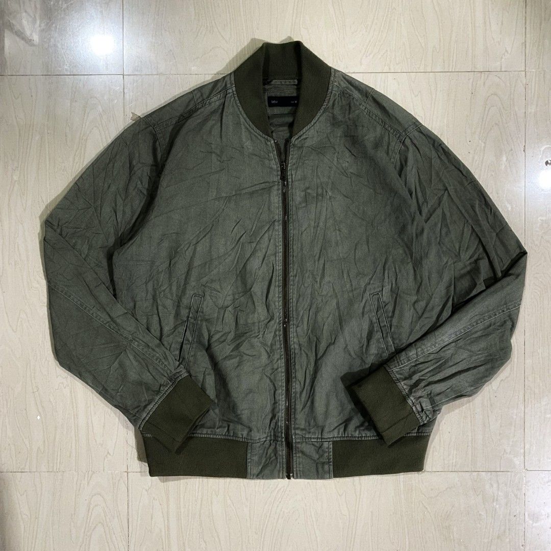 Lativ by UNIQLO Olive Bomber Jacket (Category: Coats, Jackets and Outerwear) located in Quezon City. Submitted by thequalityflips (Listing ID 1438119776, Image 3). Description: Lativ by UNIQLO Olive Bomber Jacket Size: M on tag Dimes: W-20.5 “ L-24 (20.5x24) Fits to Medium & Semi Large Unisex (for men & women) Brandnew Condition Excellent Condition No Issue.