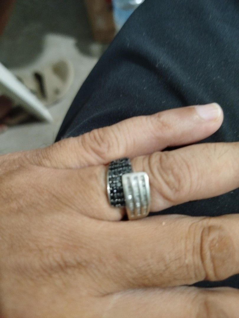 LJ STERLING SILVER BLACK & WHITE DIAMOND STONE RING (Category: Rings) located in Subic. Submitted by regiedaniel01 (Listing ID 1438206564, Image 2). Description: - Silver ring - Unique two-section design - One section with real dark diamonds gemstones - Other section with clear whitediamonds gemstones - Smooth, polished band - Size: 15 or 7.5 us size.