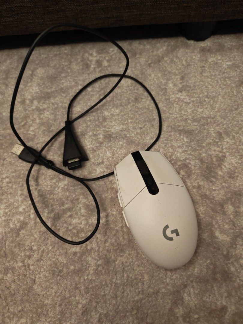 Logitech G304 Wireless Gaming Mouse - White455778246497423360
