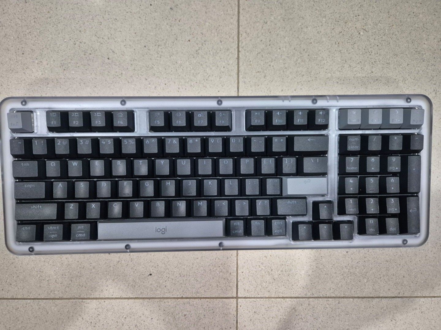 Logitech k98M wireless keyboard455994595230371840