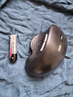 Logitech MX Vertical Wireless Mouse461137897021122560