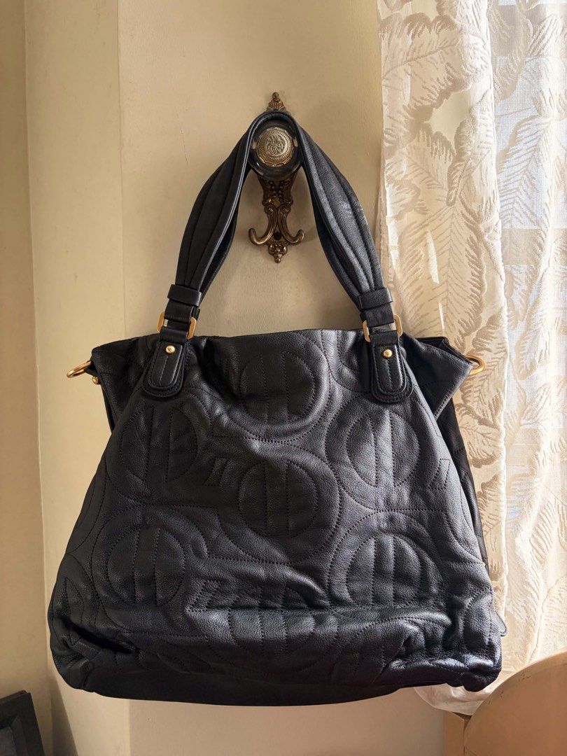 Louis Quatorze vintage 2000s shoulder bag (Category: Shoulder Bags) located in Quezon City. Submitted by laepot (Listing ID 1438215741, Image 1). Description: 📍 please read description - genuine leather - black - preloved excellent condition - super spacious + perfect for everyday use - no return Transaction options: - Gcash - Bank Payment Location: City of Antipolo, Rizal.