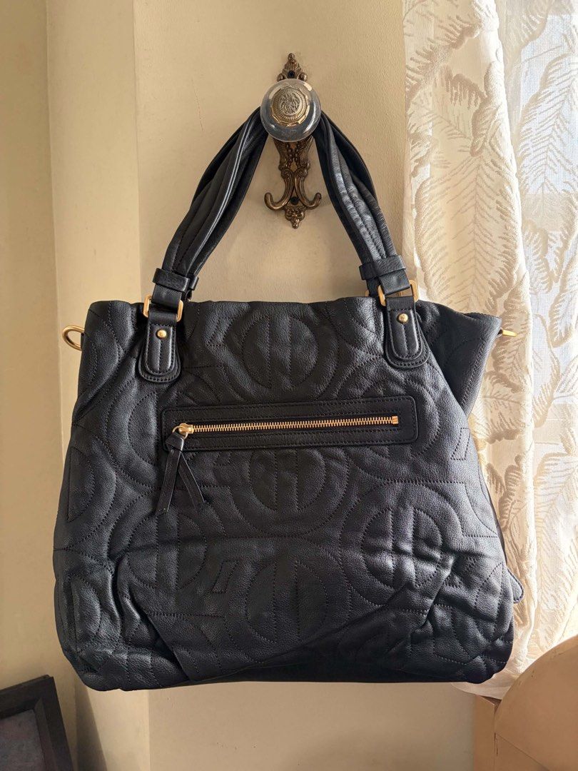 Louis Quatorze vintage 2000s shoulder bag (Category: Shoulder Bags) located in Quezon City. Submitted by laepot (Listing ID 1438215741, Image 2). Description: 📍 please read description - genuine leather - black - preloved excellent condition - super spacious + perfect for everyday use - no return Transaction options: - Gcash - Bank Payment Location: City of Antipolo, Rizal.