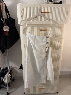 (Category: ) located in . Submitted by ccclearmywardrobe (Listing ID 1438280620, Image 1). Description: .