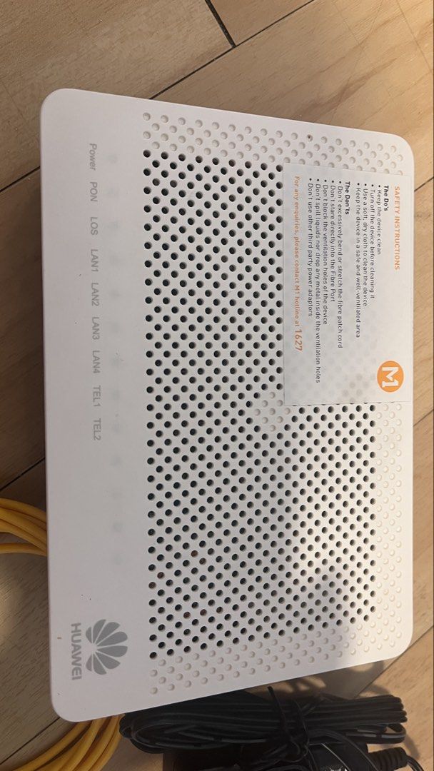 M1 Huawei Router with Fiber Optic Cable455555700805478401