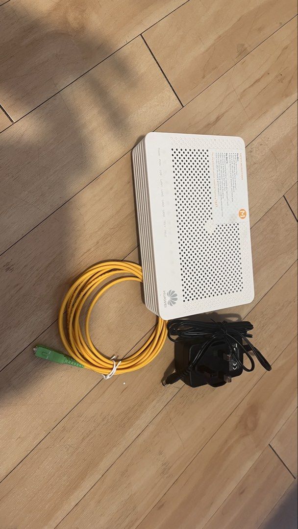 M1 Huawei Router with Fiber Optic Cable455555700805478400