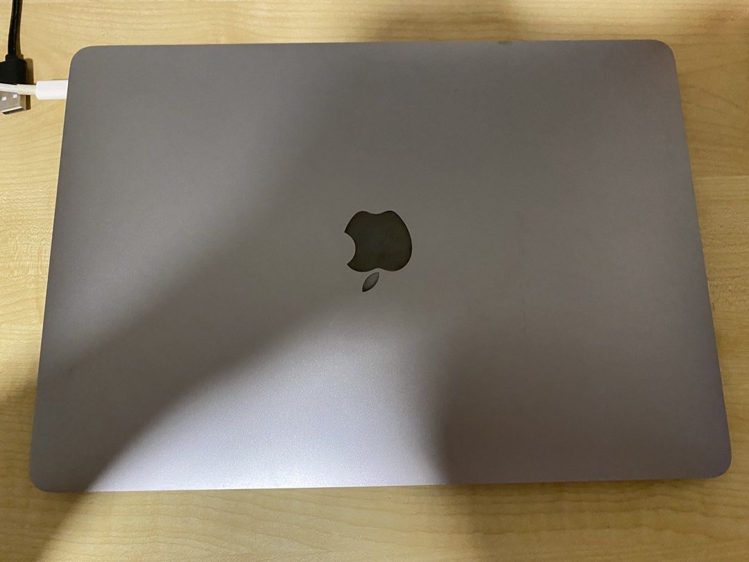 MacBook Air 13-inch (2020)455679529463336960