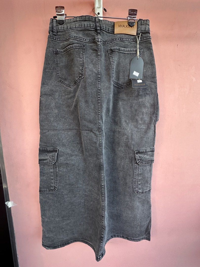 Maxi soft denim skirt (Category: Skirts) located in Pasig City. Submitted by tinydonuts (Listing ID 1438199635, Image 2). Description: .