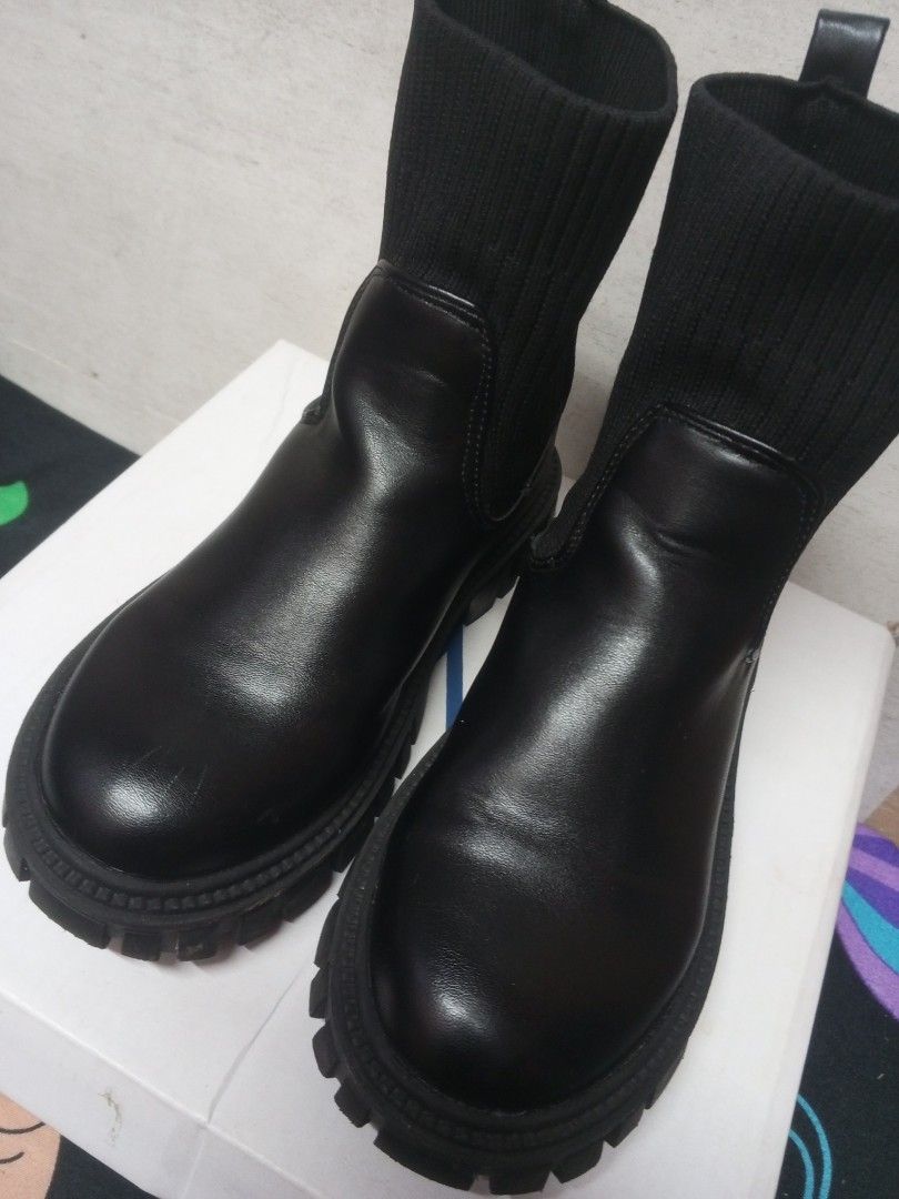 Meet My Feet Boots (Category: Babies & Kids Fashion) located in Manila. Submitted by mariajanina93 (Listing ID 1438248354, Image 2). Description: MMF Boots Size 31 with Box P600 Bought it 1299.