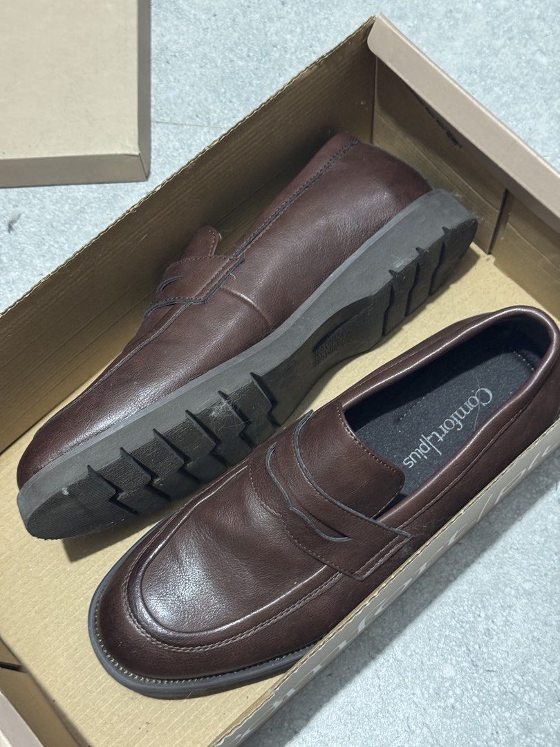 Men’s shoes (Category: Casual Shoes) located in Quezon City. Submitted by catpurrent (Listing ID 1438200210, Image 2). Description: Used only once (for a wedding event) Negotiable basta sure buyer. Rfs: Decluttering.