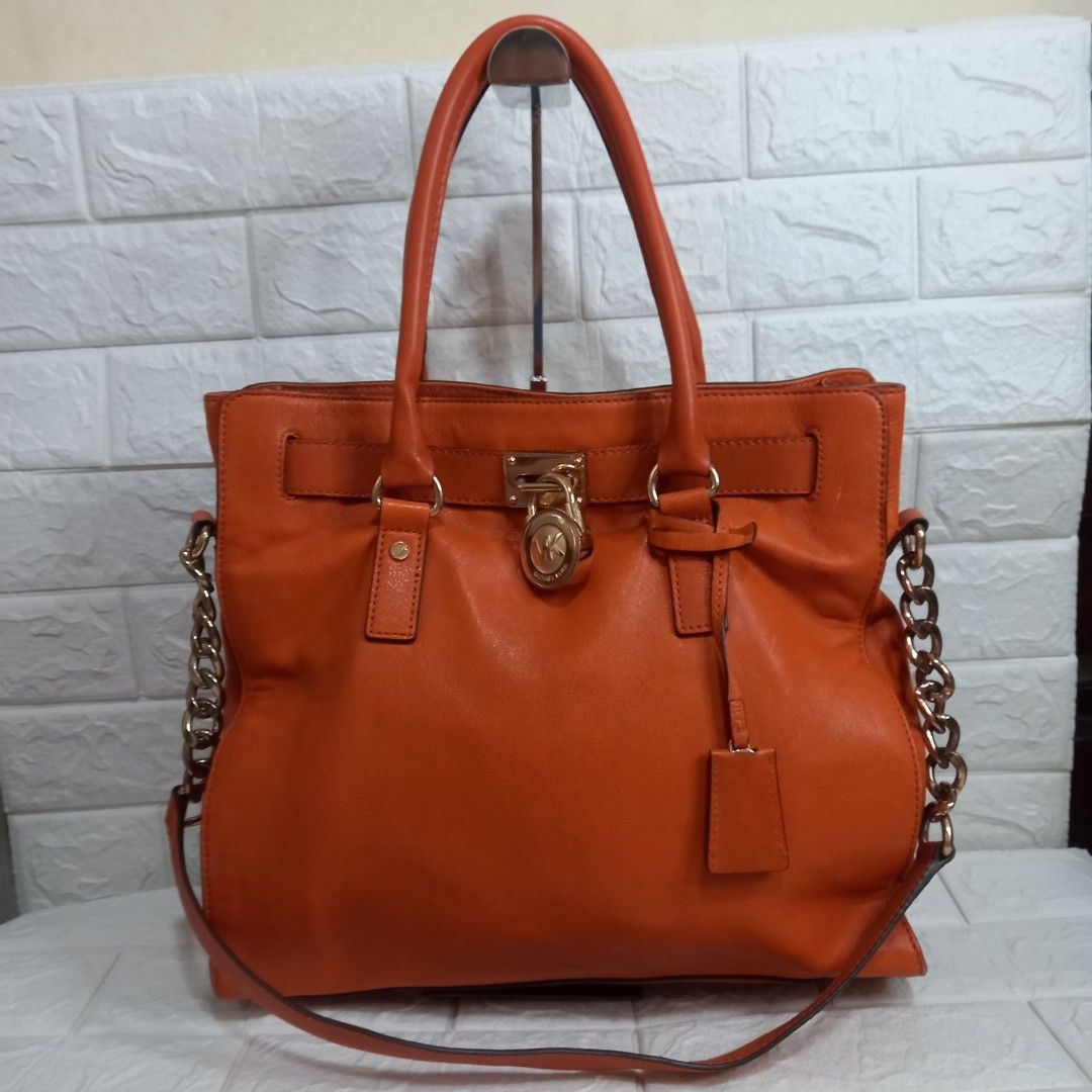 Michael Kors Hamilton Large Orange Leather Shoulder Bag (Category: Luxury Bags & Wallets) located in Las Pinas. Submitted by etoksi1234 (Listing ID 1438266922, Image 1). Description: Pre-loved Michael Kors Hamilton large orange leather shoulder bag with gold-tone hardware..
