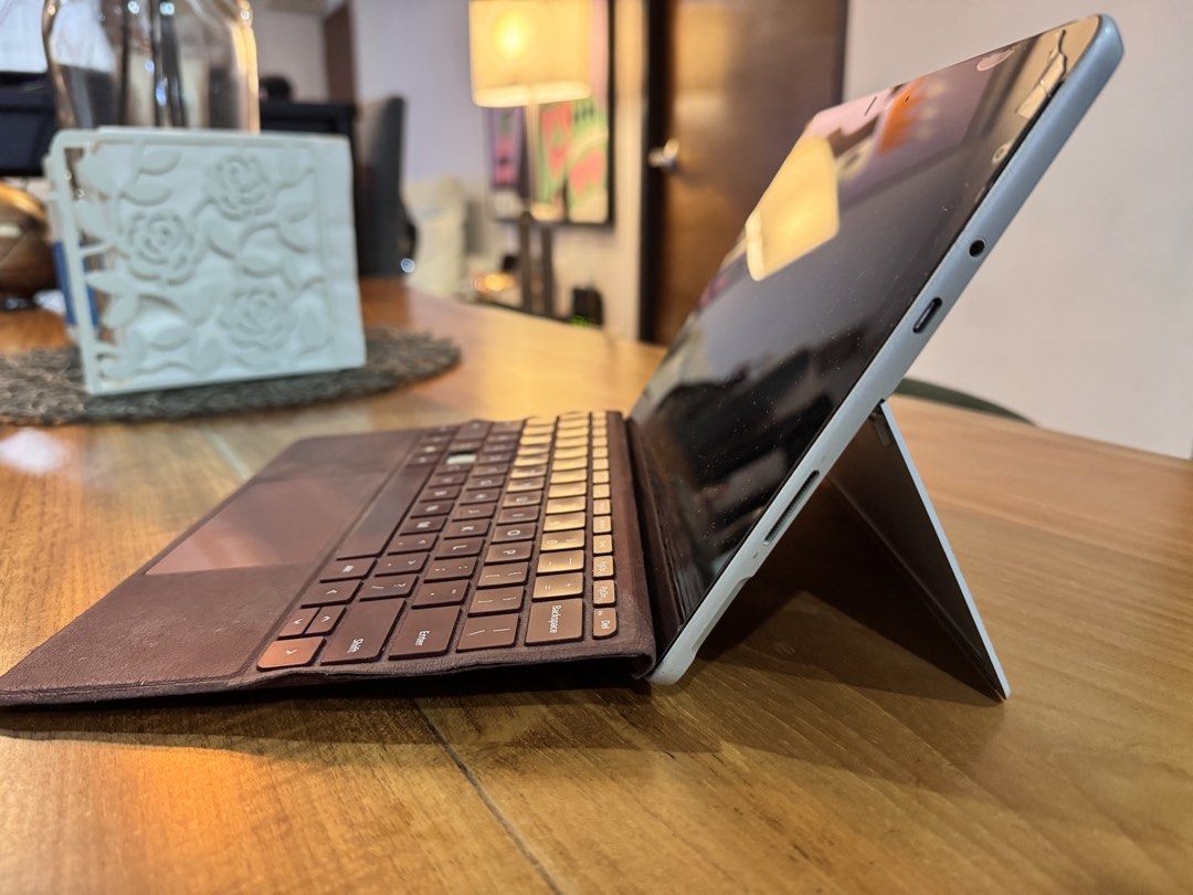 Microsoft Surface Go Tablet with Keyboard455768695028459522