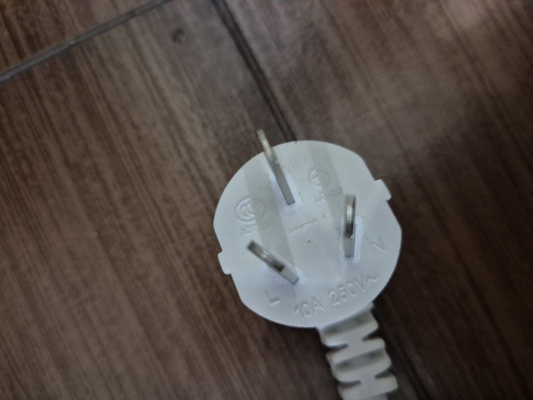 Midea Extension Cord with Switch 1.5M (Category: Electrical, Adaptors & Sockets) located in Makati City. Submitted by zotag (Listing ID 1438259493, Image 3). Description: - Midea extension cord - 3 outlets - Power switch - 1.5m cable - Supports up to 2500W - 3-pin plug - Thickened copper wire for safety - Built-in safety features.