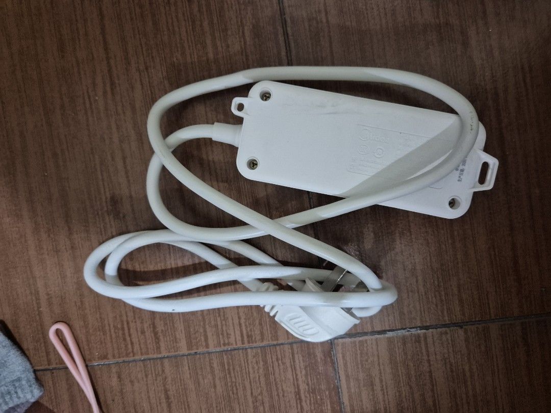 Midea Extension Cord with Switch 1.5M (Category: Electrical, Adaptors & Sockets) located in Makati City. Submitted by zotag (Listing ID 1438259493, Image 1). Description: - Midea extension cord - 3 outlets - Power switch - 1.5m cable - Supports up to 2500W - 3-pin plug - Thickened copper wire for safety - Built-in safety features.