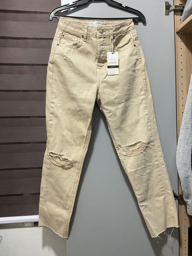 Mom Fit Jeans (Category: Jeans) located in Bulacan. Submitted by _kfcry (Listing ID 1438272177, Image 1). Description: - overruns - size 25 |EUR 32 USA 02 MEX 22 - color beige - price nego but no to lowball! - sf shoulder by buyer - mop: maribank or gcash - payment first before shipping .