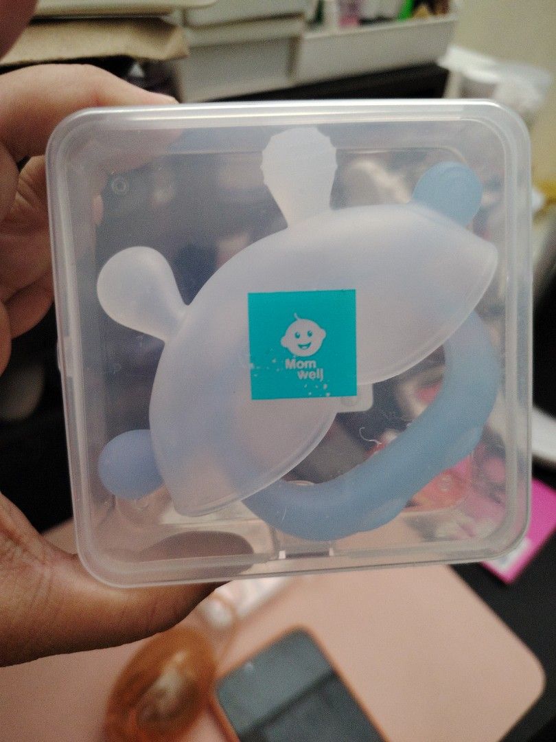 Momwell Hand Teether (Category: Soothers & Pacifiers) located in Taguig. Submitted by roxie0419 (Listing ID 1438300284, Image 1). Description: - Momwell Hand Teether - Designed for teething babies - Soft and safe material - Easy for little hands to grip - Cute design and soothing color SF c/o Buyer MOP GCash or Maya COP via LBC.