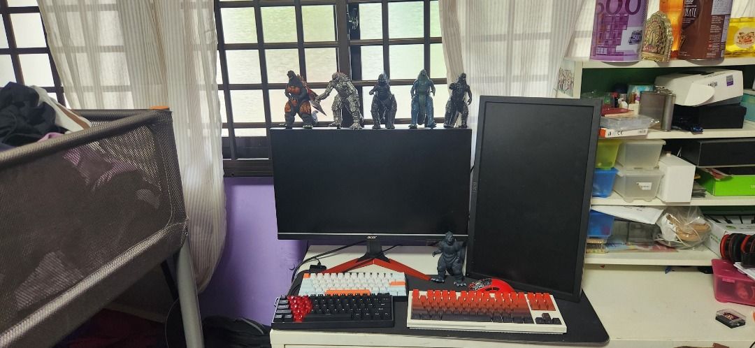 Multiple mechanical keyboards455452212278732800