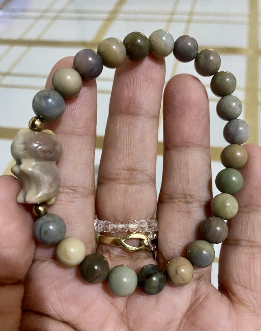 NATURAL ALASHAN BRACELET (Category: Bracelets) located in Las Pinas. Submitted by dnbshphb (Listing ID 1438239805, Image 1). Description: Natural Alashan With Alashan Cat Bracelet 8mm For 16-17cm wrist size Brandnew No COD.