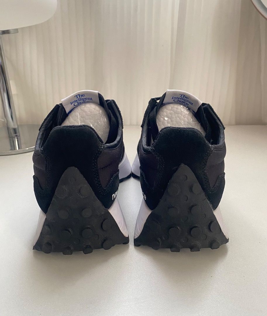 New Balance 327 Black White (Category: Sneakers) located in San Carlos. Submitted by kicksbuddy28 (Listing ID 1438154364, Image 3). Description: EU 36 22cm to 22.5cm EXCELLENT CONDITION AUTHENTIC .