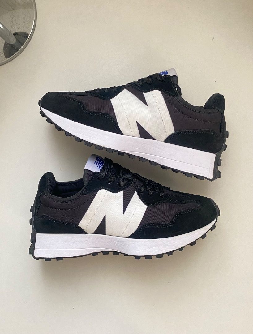 New Balance 327 Black White (Category: Sneakers) located in San Carlos. Submitted by kicksbuddy28 (Listing ID 1438154364, Image 1). Description: EU 36 22cm to 22.5cm EXCELLENT CONDITION AUTHENTIC .