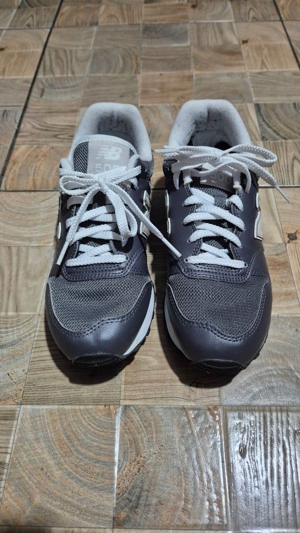 New Balance 574 Gray Sneakers (Category: Sneakers) located in Makati City. Submitted by caesteban (Listing ID 1438272009, Image 3). Description: - New Balance 574 sneakers - Color: Gray -original white laces and midsole -used twice RFS: rarely used.