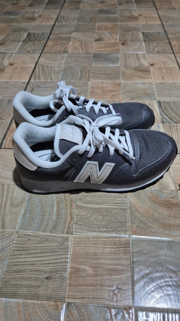 New Balance 574 Gray Sneakers (Category: Sneakers) located in Makati City. Submitted by caesteban (Listing ID 1438272009, Image 1). Description: - New Balance 574 sneakers - Color: Gray -original white laces and midsole -used twice RFS: rarely used.