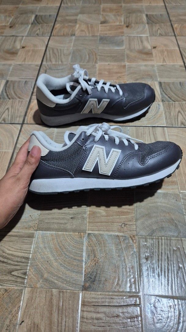 New Balance 574 Gray Sneakers (Category: Sneakers) located in Makati City. Submitted by caesteban (Listing ID 1438272009, Image 2). Description: - New Balance 574 sneakers - Color: Gray -original white laces and midsole -used twice RFS: rarely used.