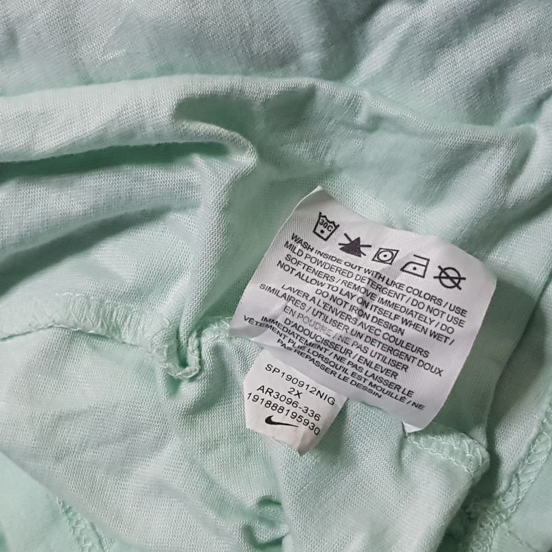 Nike blouse shirt (Category: Blouses) located in Cebu City. Submitted by dwightmendozasr (Listing ID 1438187410, Image 3). Description: Nike blouse shirt 2xl on tag W- 21.0 L - 27.0 Php 120.00 + shipping fee CODE: HH8.