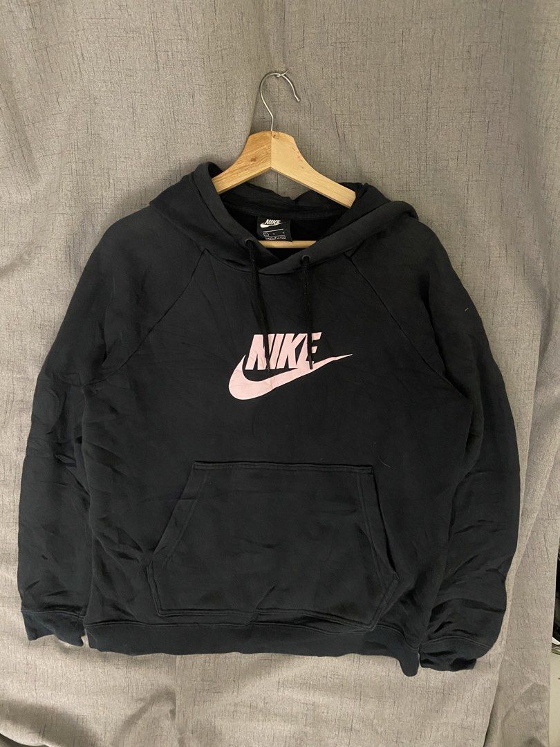 Nike Hoodie (Category: Coats, Jackets and Outerwear) located in Aroroy. Submitted by rewear.ag (Listing ID 1438114214, Image 1). Description: .