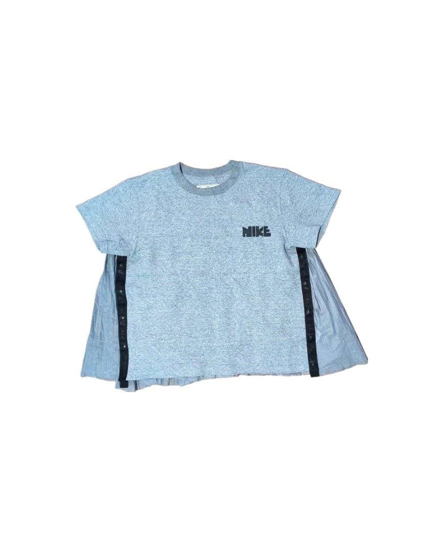 Nike x Sacai SS Fleece Top (Category: Shirts) located in Pototan. Submitted by pastthreads (Listing ID 1438192535, Image 1). Description: Measurements: measured it by inches Sz L Length: 22.5 Width: 19 Excellent condition No issues.
