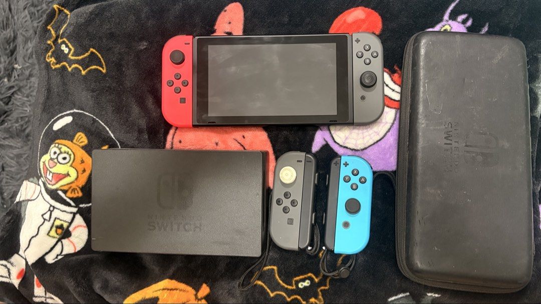 Nintendo Switch v1 (Category: Nintendo) located in Manila. Submitted by cinnamonnie (Listing ID 1438227562, Image 1). Description: For Sale: Nintendo Switch V1 all accessories included except HDMI cable + extra joycons minor flaws: • may small dent sa lower right ng lcd, not really noticeable during gameplay (can send pic) • one button sa left joycon na black is not working (iirc yung down button) hence the extra joycons ₱6000 but open for negoti