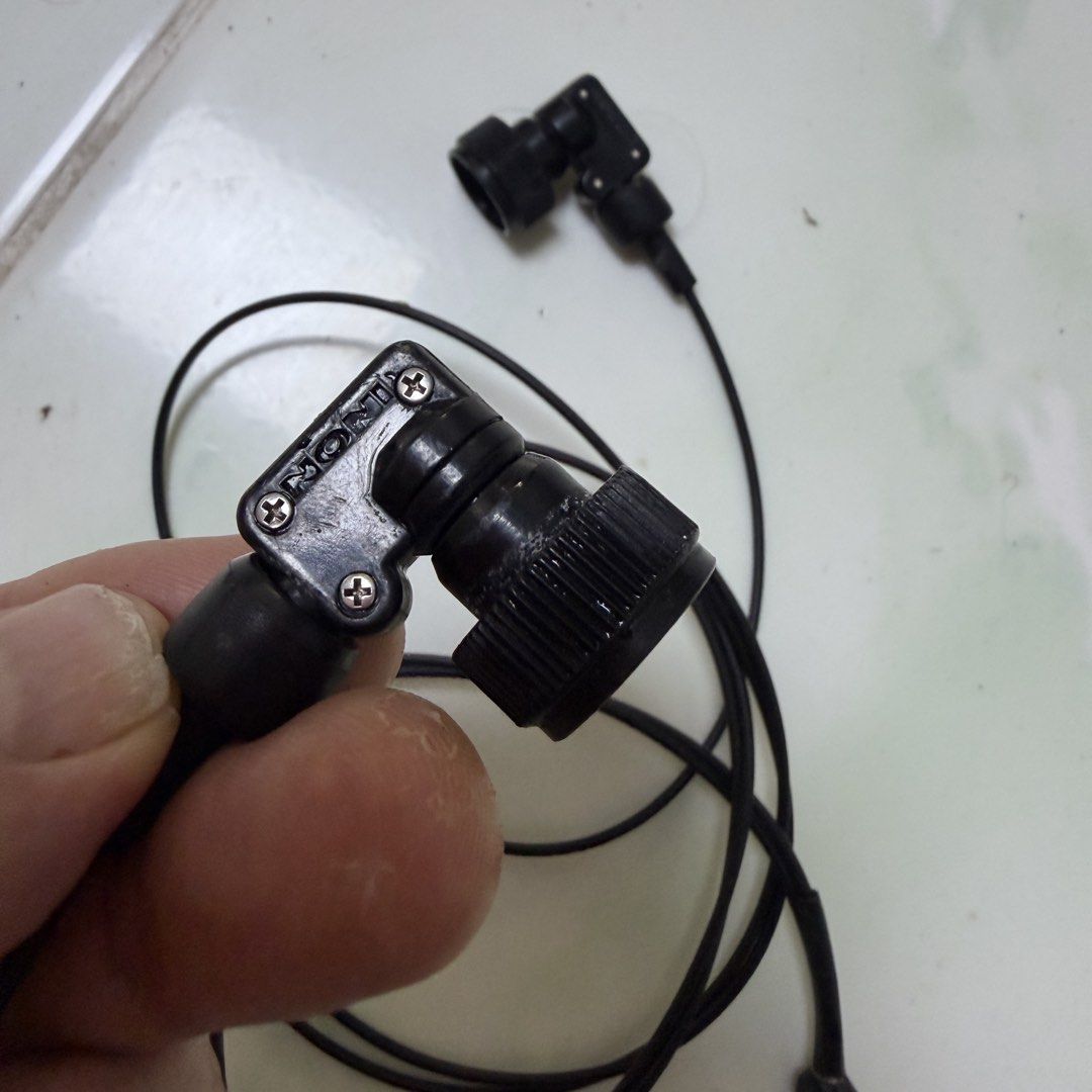 INON Double Fiber Optic Cable for underwater strobes (Category: Flashes) located in Dumaguete. Submitted by andreysavin (Listing ID 1438113552, Image 2). Description: 1 to 2 : 1 camera > 2 strobes This is custom made cable with original INON connectors Tested 100% work condition Length 1 m each Compartible with all INON strobes D-2000 D-200 Z220 Z240 Z330 S-2000 S220 etc….