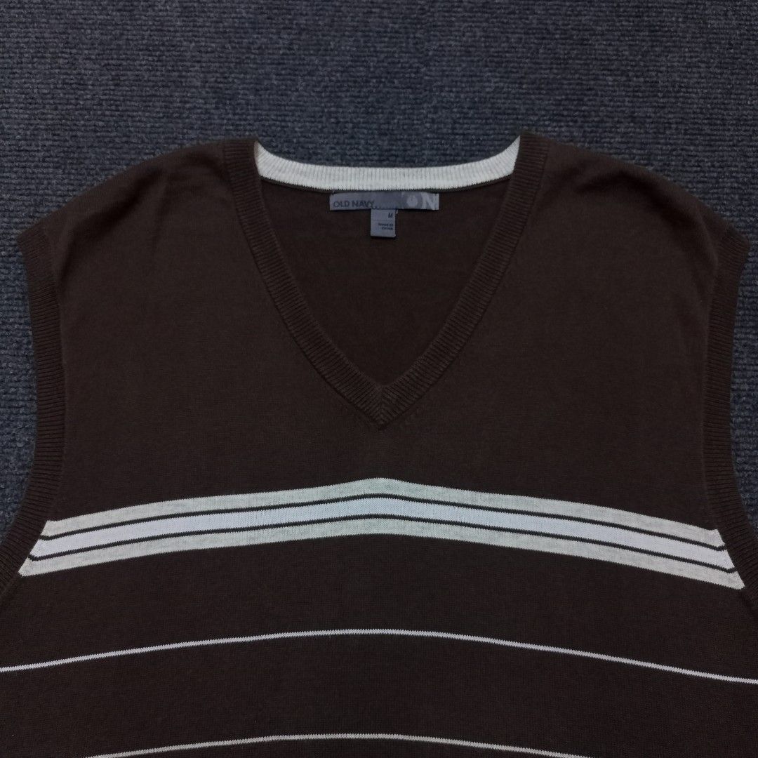 Old Navy Striped Brown Knitted Vest (Category: Vests) located in Baras. Submitted by revibe.com (Listing ID 1438178940, Image 2). Description: 🏷️ Old Navy Striped Brown Knitted Vest • Dimes: 27.5L x 21W • Men Size: Large • Women Size: XL • Condition: Excellent • Color Rate: 9.5/10 • Issue: None.