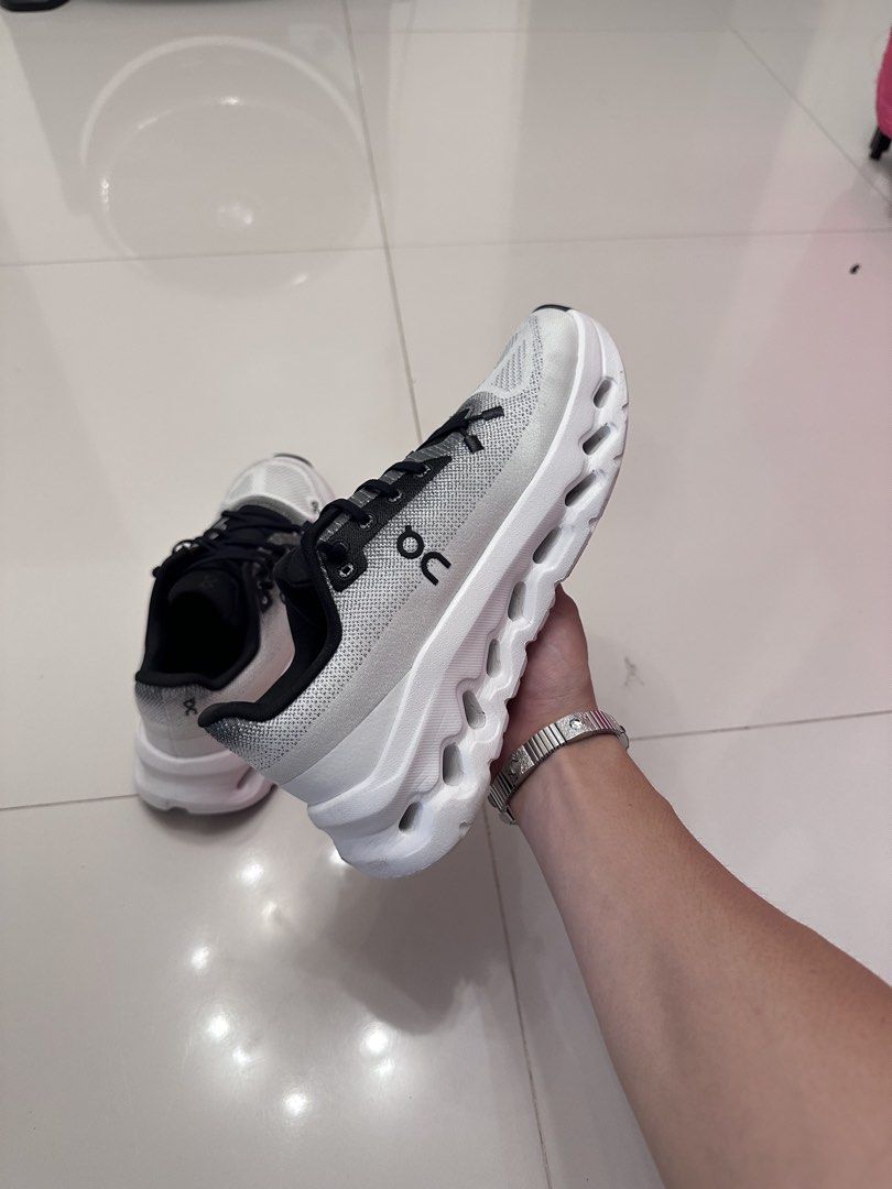 Oncloud Tilt Black Ivory (Category: Sneakers) located in Dasmarinas. Submitted by takumienta_ (Listing ID 1438260052, Image 2). Description: Oncloud Tilt Black Ivory Used 1x | 7WMS Pair Only ₱5,999 ONLY!!! legit and authentic 📍Gentri Cavite .