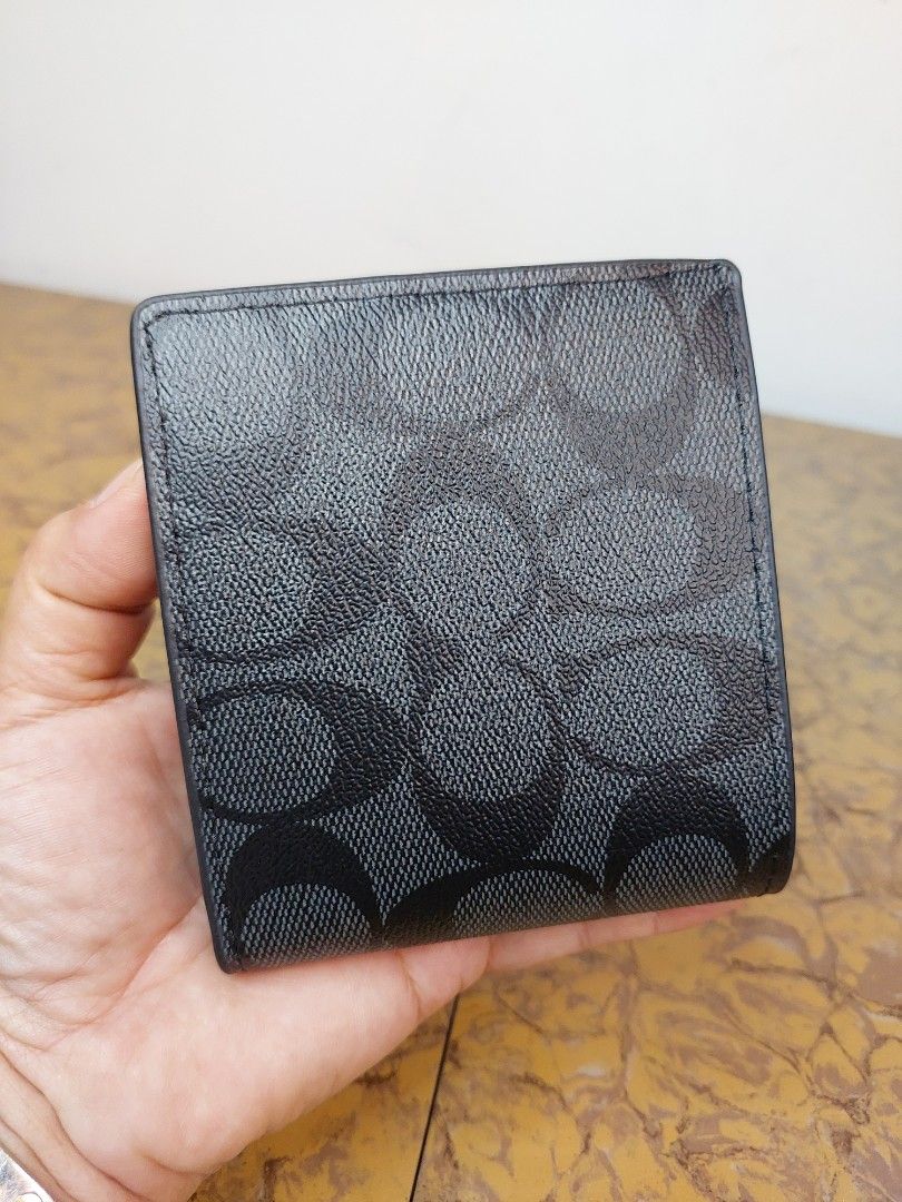 P950 only # 23728 - mens wallet (Category: Wallets & Card Holders) located in Cagayan de Oro. Submitted by jocelynt483 (Listing ID 1438162161, Image 2). Description: P950 only # 23728 - mens wallet.