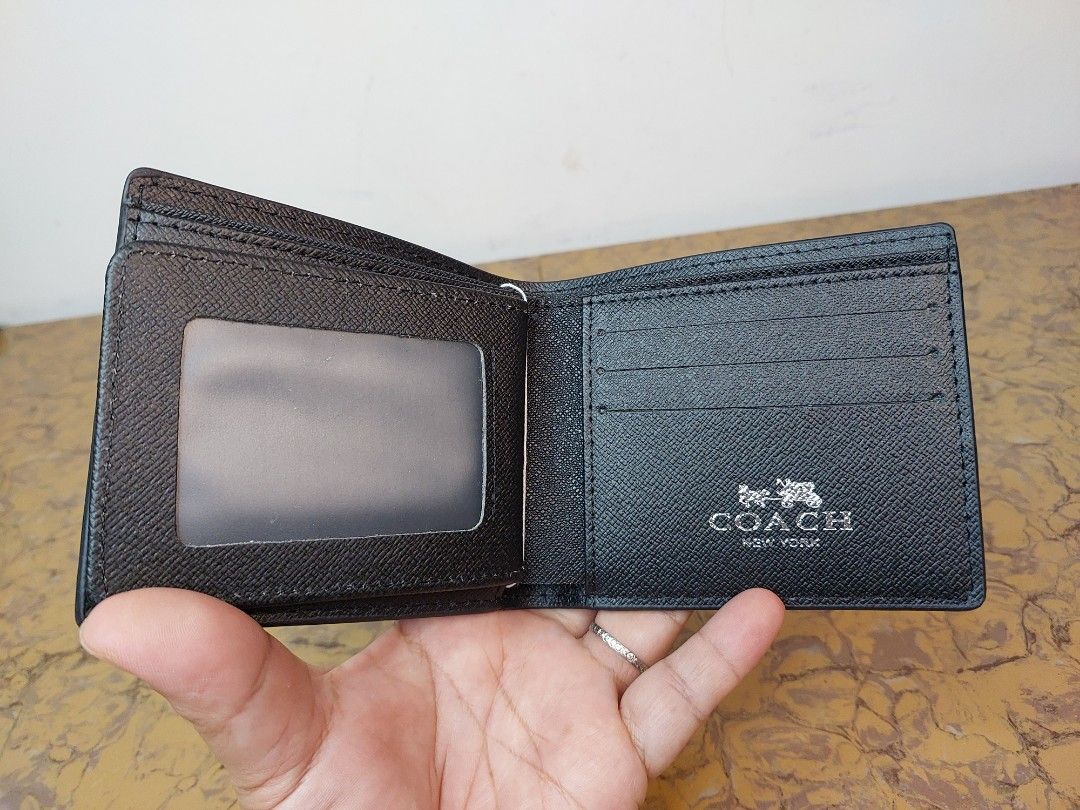 P950 only # 23728 - mens wallet (Category: Wallets & Card Holders) located in Cagayan de Oro. Submitted by jocelynt483 (Listing ID 1438162161, Image 3). Description: P950 only # 23728 - mens wallet.