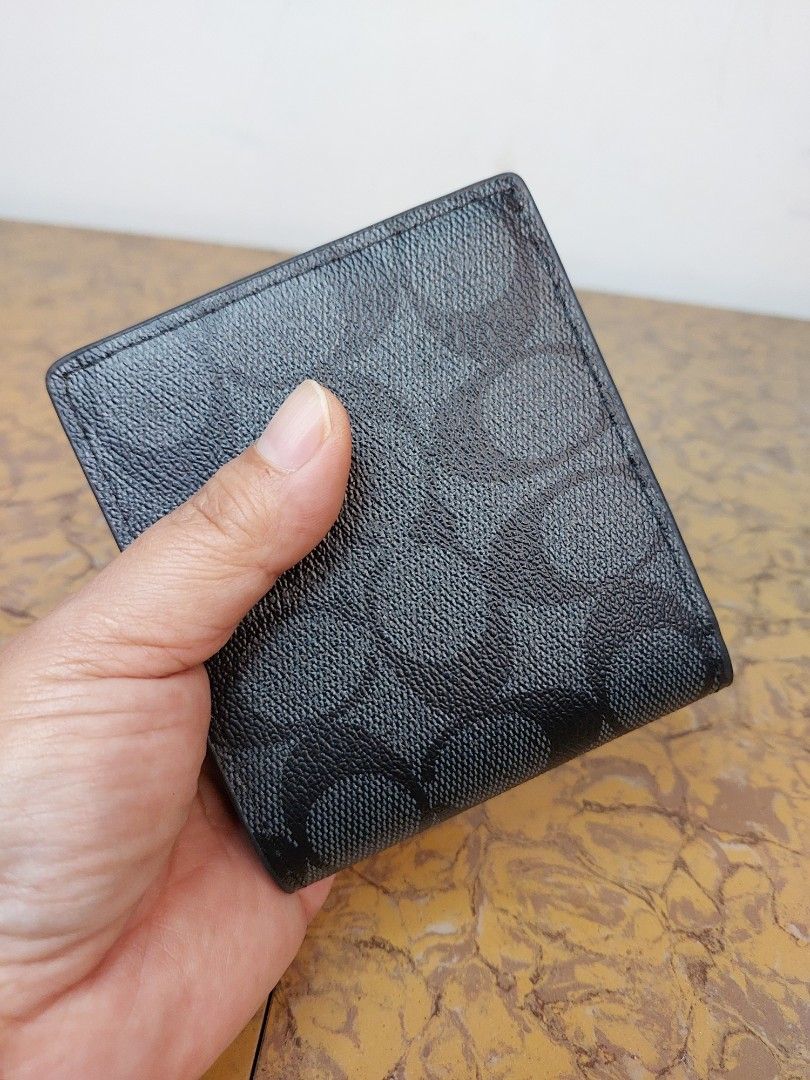 P950 only # 23728 - mens wallet (Category: Wallets & Card Holders) located in Cagayan de Oro. Submitted by jocelynt483 (Listing ID 1438162161, Image 1). Description: P950 only # 23728 - mens wallet.