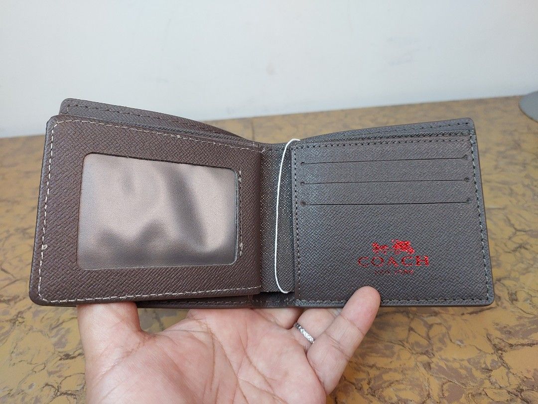 P950 only # 23729 - mens wallet (Category: Wallets & Card Holders) located in Cagayan de Oro. Submitted by jocelynt483 (Listing ID 1438161658, Image 3). Description: P950 only # 23729 - mens wallet.
