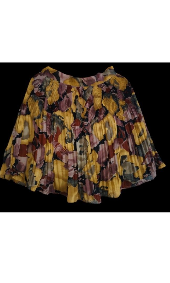 Paperdoll floral skirt (Category: Skirts) located in Bacoor. Submitted by sayd17 (Listing ID 1438267502, Image 2). Description: waist 28inches.