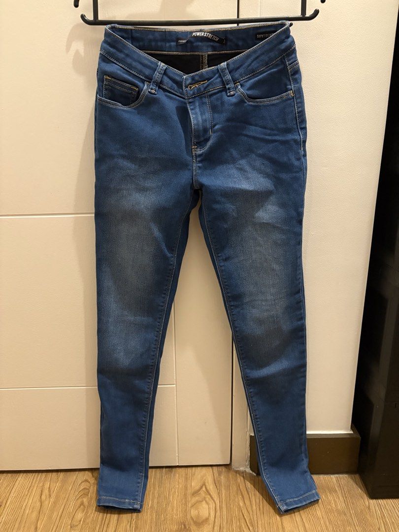 Penshoppe Powerstretch Jeans Size 25 (Category: Jeans) located in Pasig City. Submitted by dianexing (Listing ID 1438272493, Image 1). Description: - Penshoppe denim jeans - Classic five-pocket design - Slim fit - Mid-rise waist - Zip fly with button closure - Subtle back pocket design - Stretch fabric for comfort.