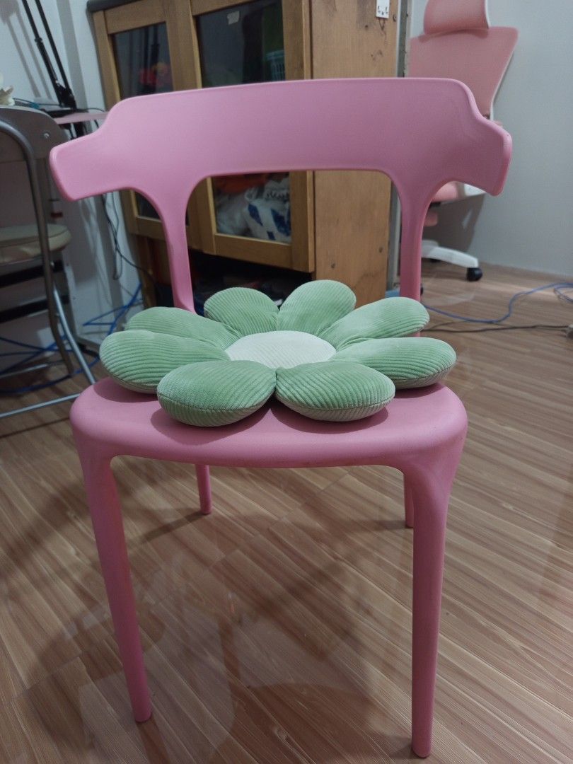 Pink Chair with Flower pillow (Category: Chairs) located in Manila. Submitted by xseki. (Listing ID 1438127983, Image 1). Description: .