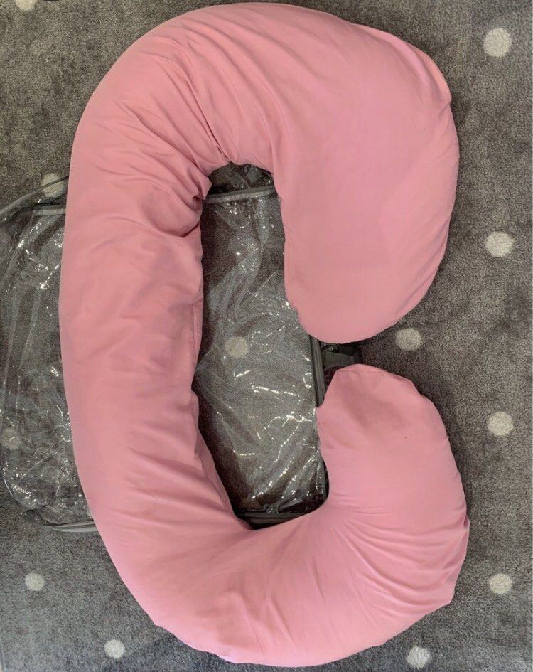 Blooms Maternity Pillow-Pink (Category: Maternity Care) located in Pasig City. Submitted by littleryenstreasures (Listing ID 1438113612, Image 2). Description: - C-shaped pregnancy pillow - Provides full body support (back, hips, knees, neck, head) - Light pink color - Soft fabric - Comes with a clear storage bag.