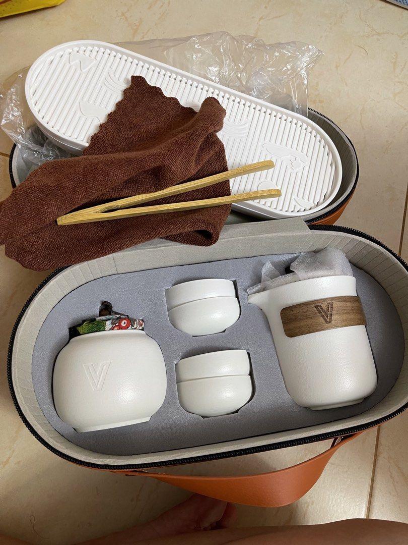 Portable Tea Set with Carrying Case455740118596341760