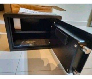 (Category: ) located in . Submitted by furnishstudio (Listing ID 1438120652, Image 1). Description: .