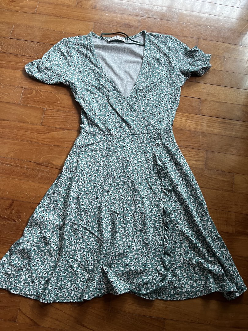 bright semi formal dresses What Is Semi-Formal Wedding Attire? A Guide For Wedding Guests women's cropped tee
