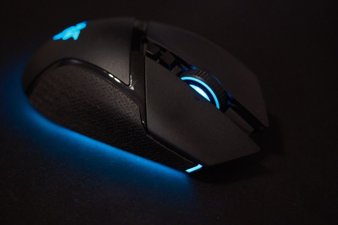 Razer Basilisk v3 pro wireless gaming mouse455779104935137281