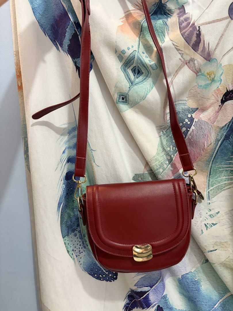 Red sling bag (Category: Shoulder Bags) located in Manila. Submitted by mhiray_ph28 (Listing ID 1438228128, Image 1). Description: Flaws nasa pic na 8/10 Please manage your expectations .