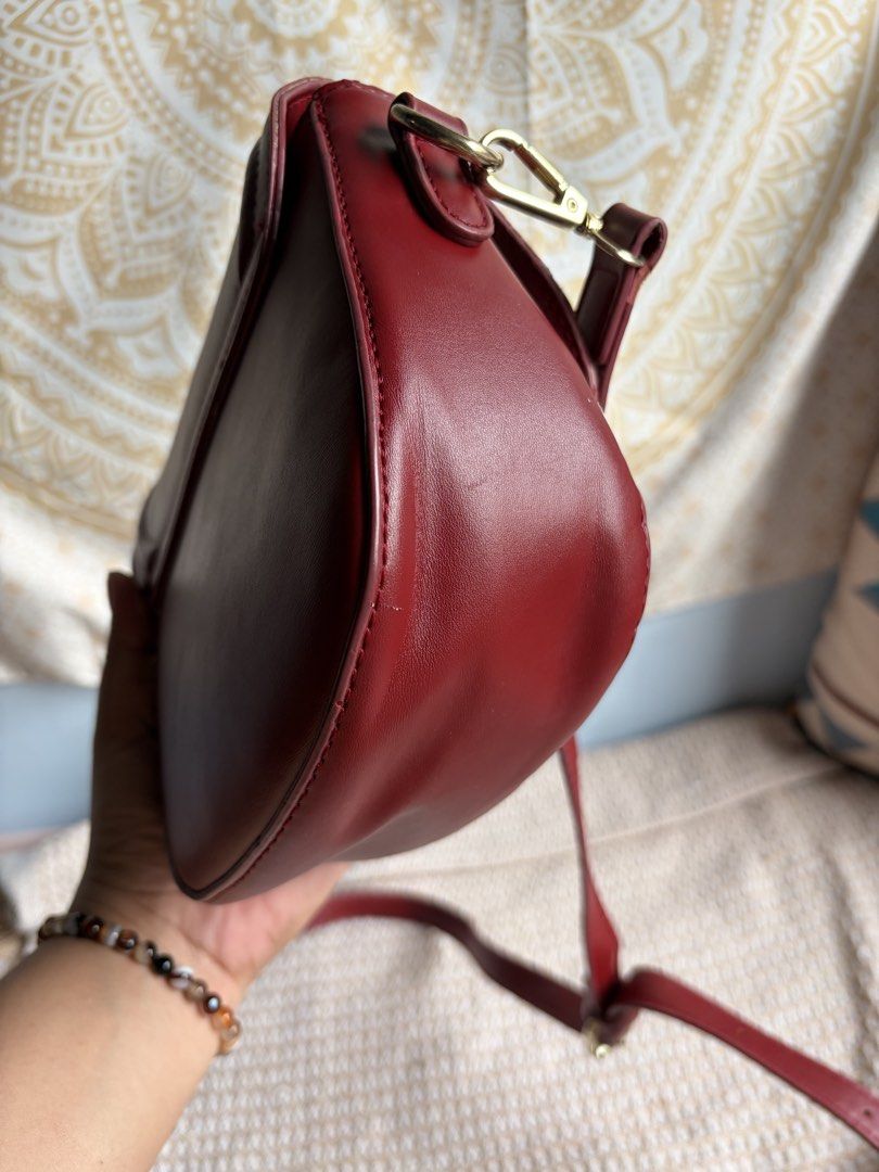 Red sling bag (Category: Shoulder Bags) located in Manila. Submitted by mhiray_ph28 (Listing ID 1438228128, Image 3). Description: Flaws nasa pic na 8/10 Please manage your expectations .